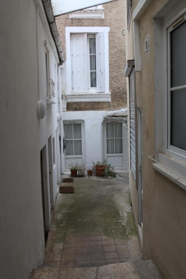 Chambres Poitiers Centre Ville - Salle de Bain, Réfrigérateur, TV et machine à café privatifs - Cuisine commune - Terrasse - Hôtel de ville à 200m Exterior foto