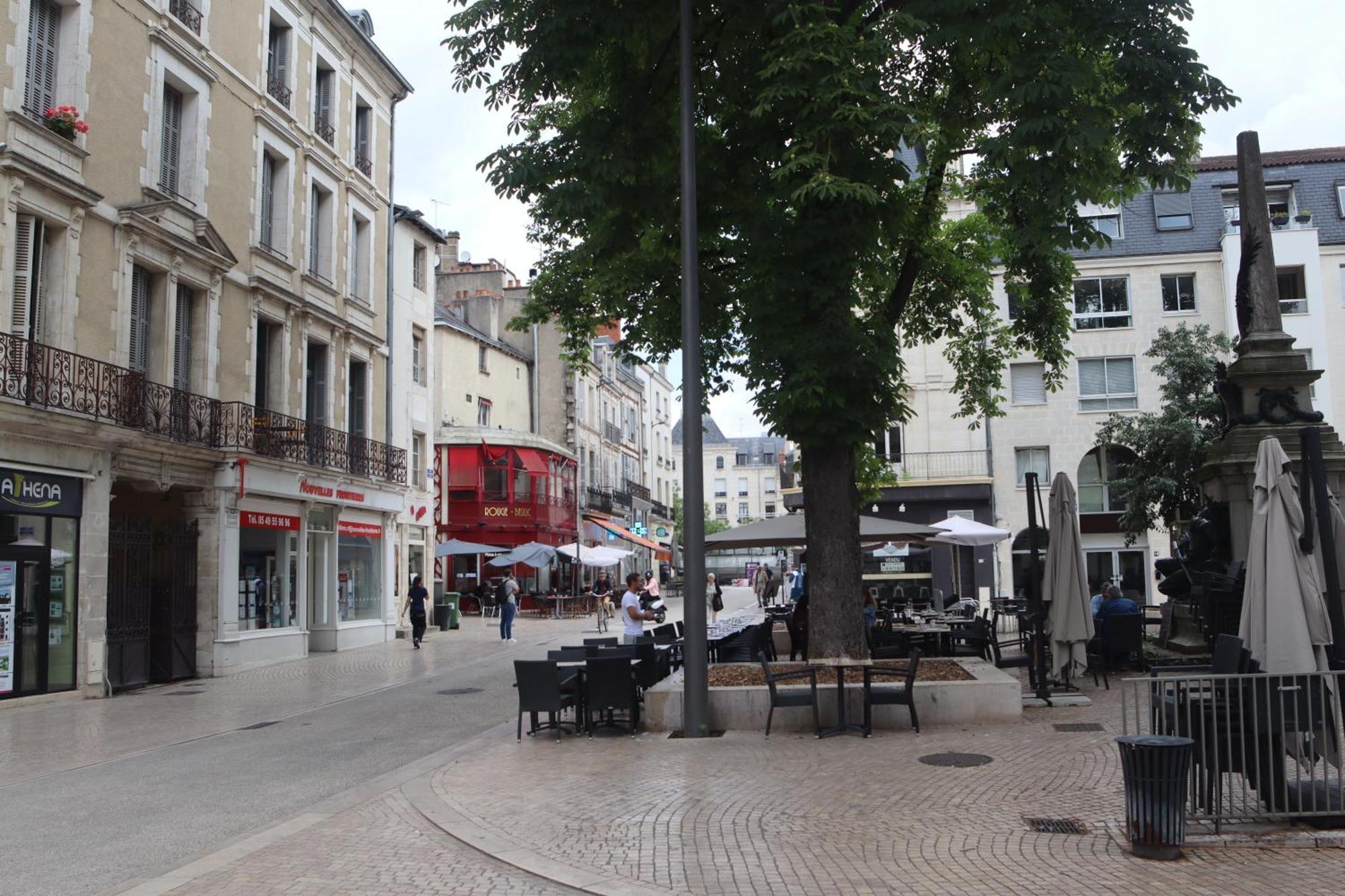 Chambres Poitiers Centre Ville - Salle de Bain, Réfrigérateur, TV et machine à café privatifs - Cuisine commune - Terrasse - Hôtel de ville à 200m Exterior foto