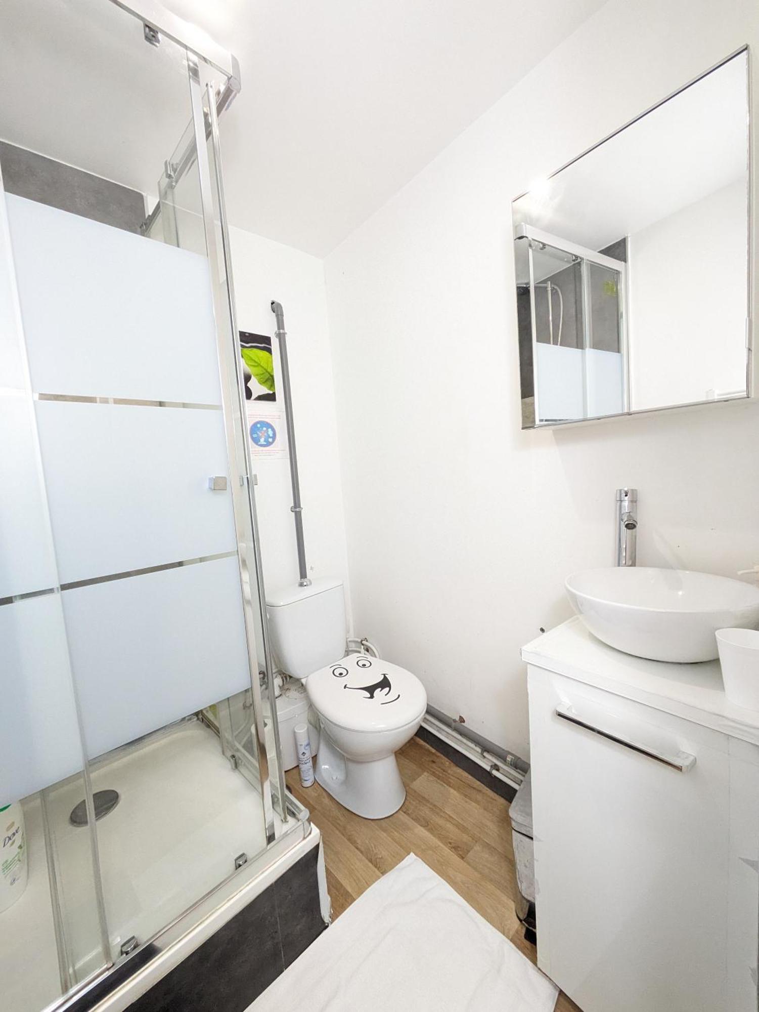 Chambres Poitiers Centre Ville - Salle de Bain, Réfrigérateur, TV et machine à café privatifs - Cuisine commune - Terrasse - Hôtel de ville à 200m Exterior foto